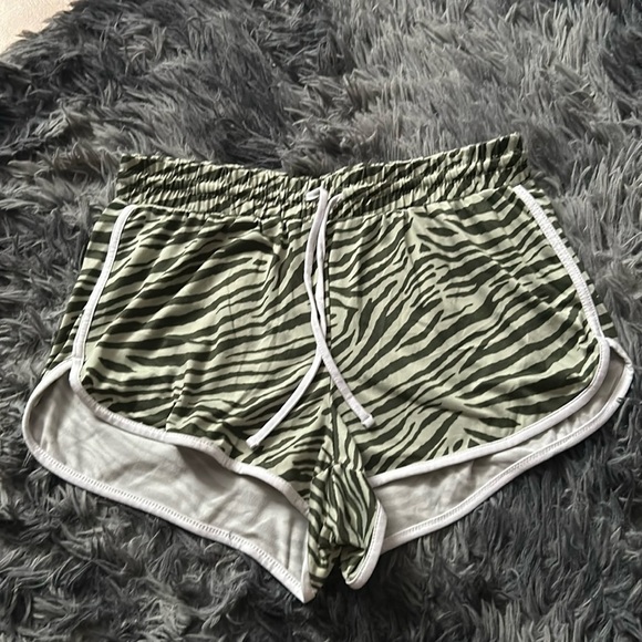 Green zebra print shorts - Picture 1 of 3